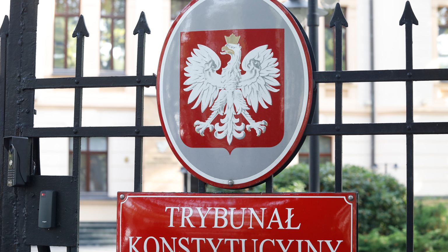 Sędziowie TK apelują, a Donald Tusk nie zamierza odpuszczać: Czy PIS ugnie się pod presją?