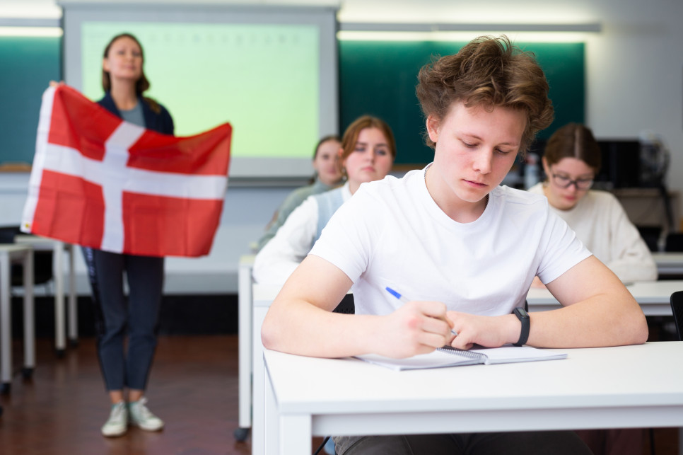 Dania walczy z nadużywaniem AI w szkołach: Edukacja na nowo